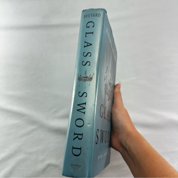 Glass Sword Hardcover Book Red Queen Fantasy Fiction Mystery Science Adult - Picture 2 of 10